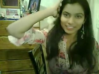 Mooi en beguiling 20 jaar oud indisch jong vrouw op webcam