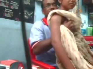 India desi hija follada por vecino tío dentro tienda